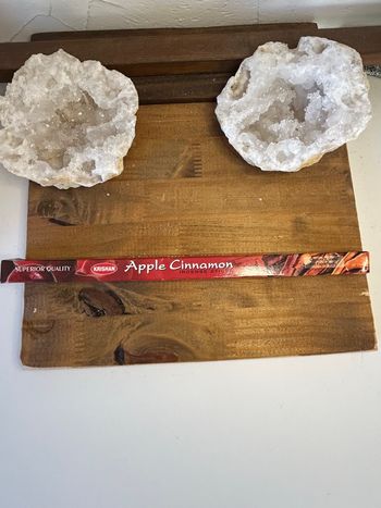 Encens Pomme Cannelle – Chaleur & Douceur Gourmande