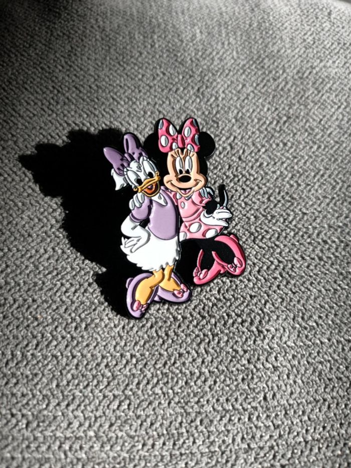 Pins Minnie et Daisy - photo numéro 2