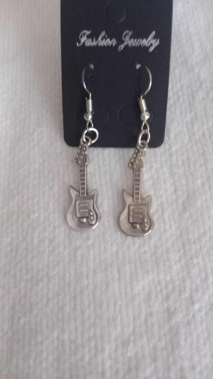 Boucles d'oreilles  guitares argentées - photo numéro 2