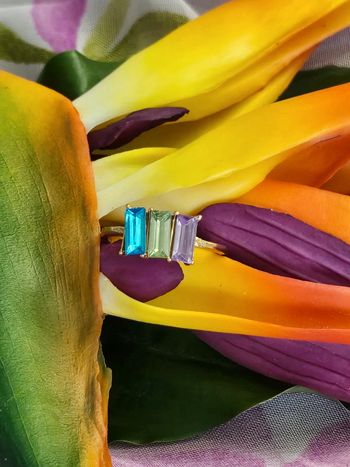 Bague avec ses 3 pierres topaz rectangles en acier inoxydable