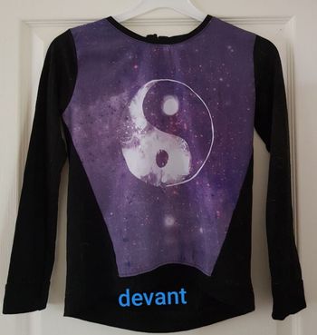 T-shirt noir manches longues, motif Yin-Yang. taille 10ans