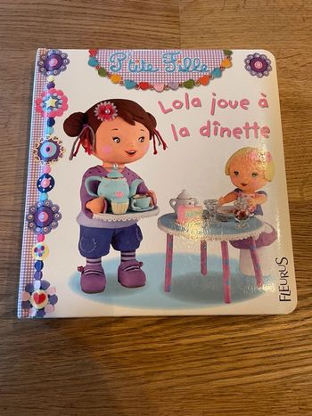 Livre P’tite fille Numéro 5 Lola joue à la dînette
