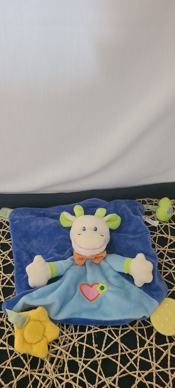 Doudou plat girafe vache bleu fleur coeur SIDJ