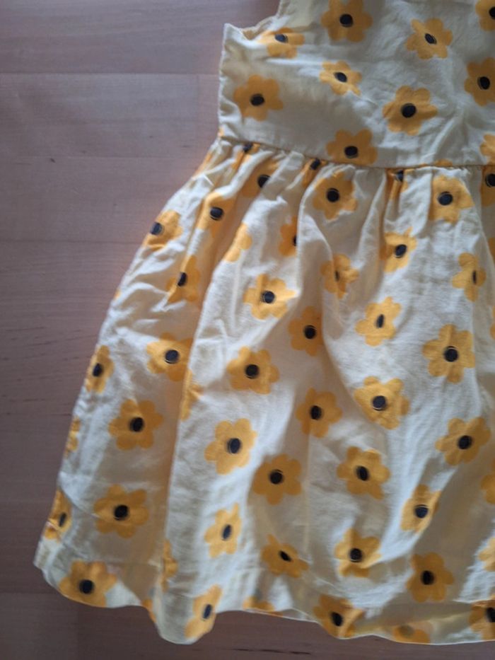 Robe pour fille taille 12mois marque Kiabi en très bon état - photo numéro 3