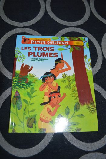 Livre premières lectures Les trois plumes Je lis tout seul