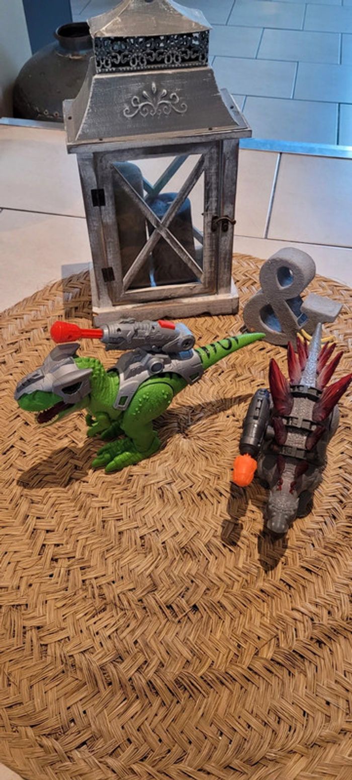 Jouet lot de deux dinosaures automate
