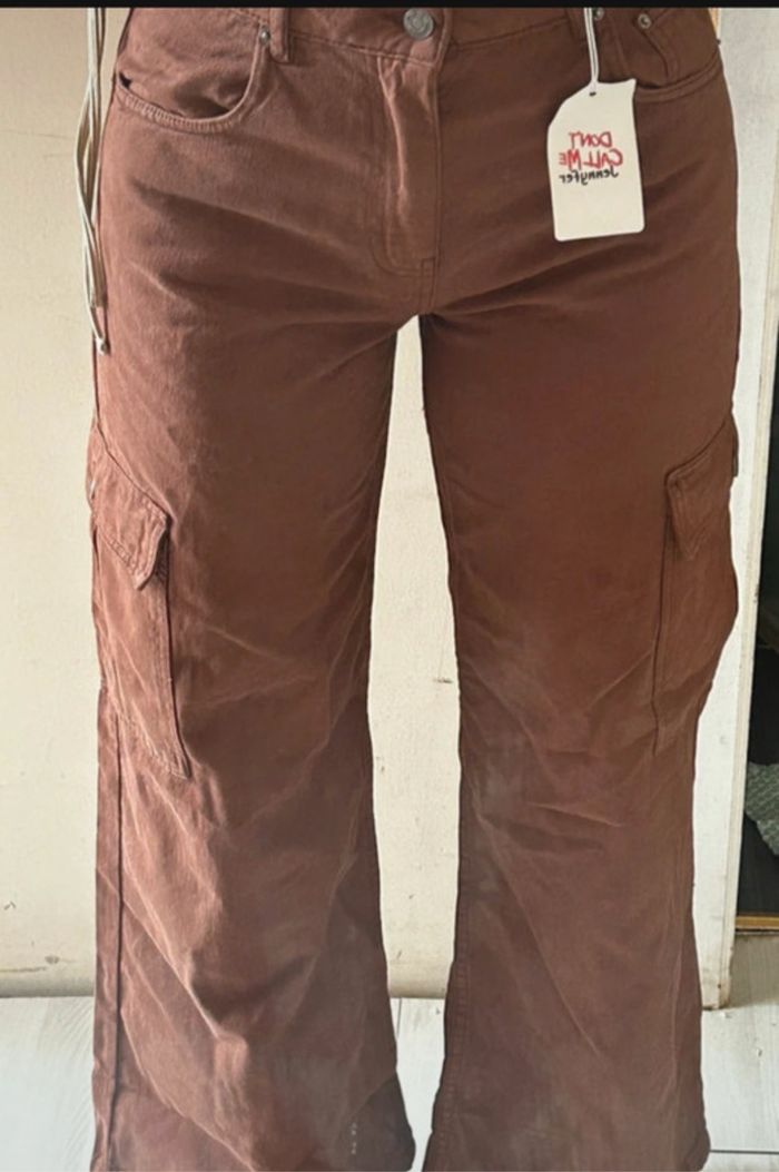 Pantalon cargo avec étiquette