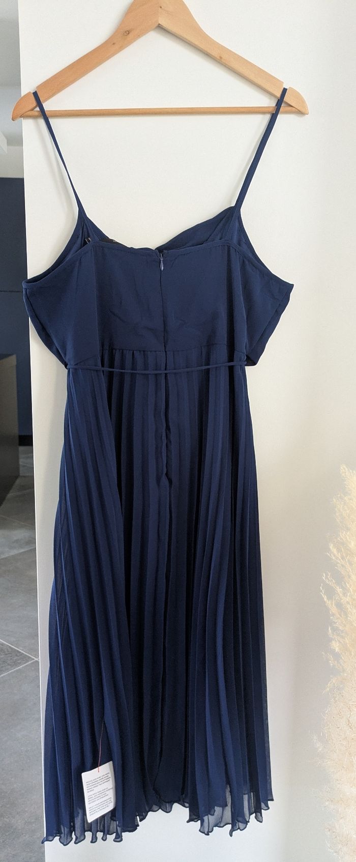 Robe Asos plissée et décolleté taille 42/44 - photo numéro 2