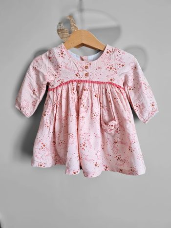 Jolie robe volants manches longues