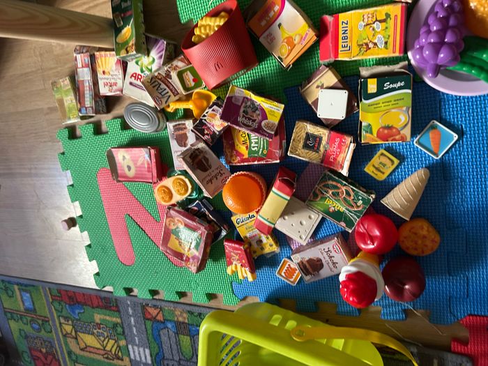Caisse enregistreuse avec accessoires panier de courses, aliments et un peu de dînette - photo numéro 6