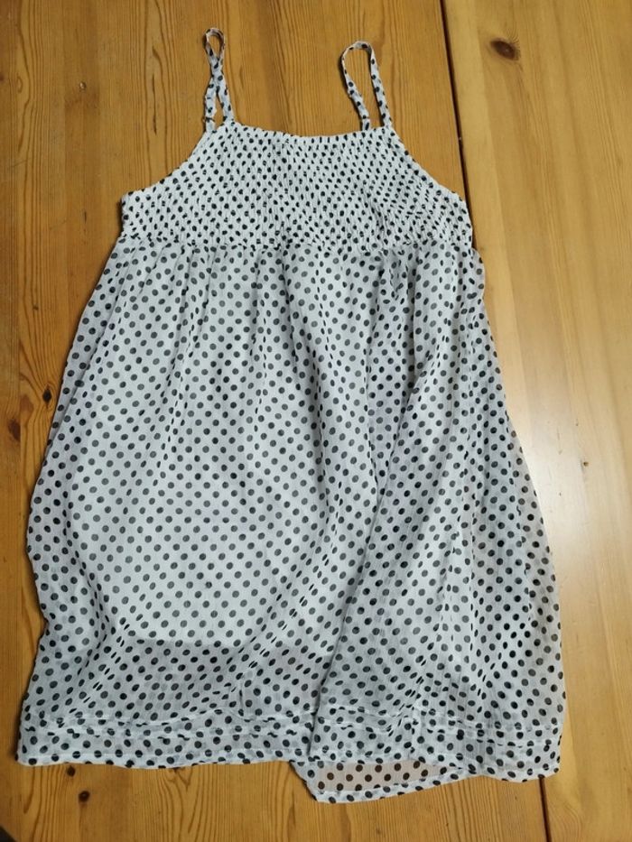 Robe blanche à pois