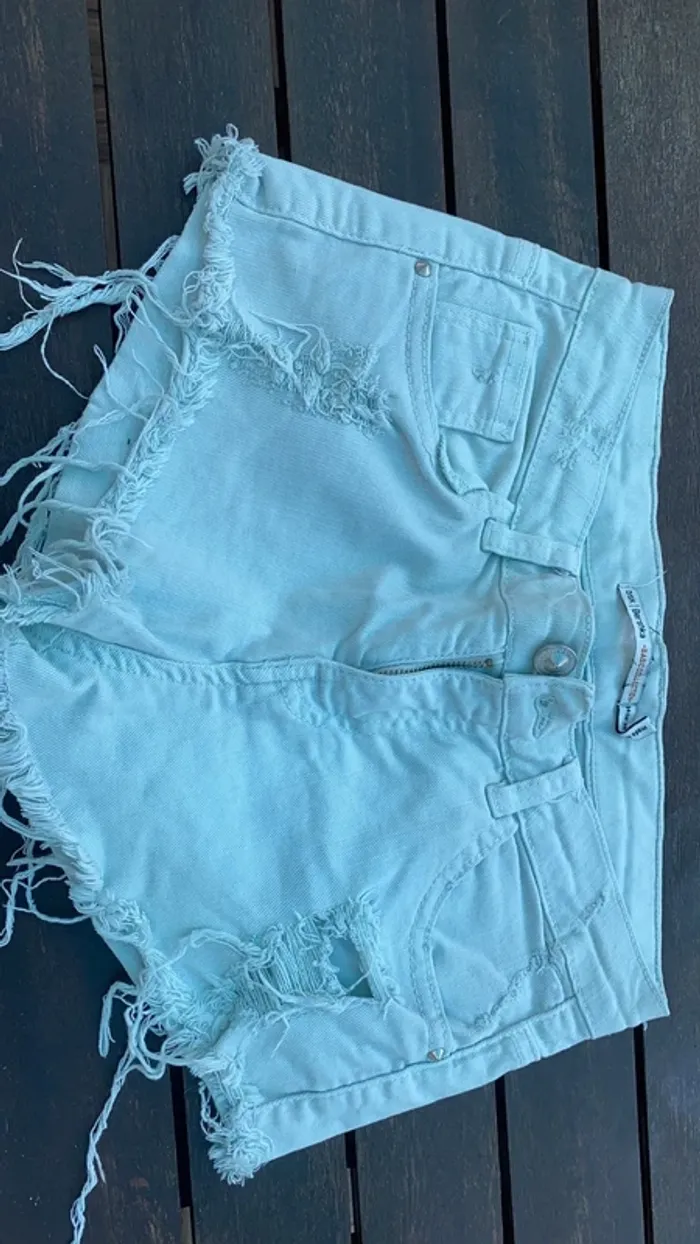Short vert d’eau taille 34 bershka