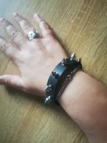 Bracelet spike 1 rang N EU F cuir PU picot Pic Argenté punk rave gothique grunge