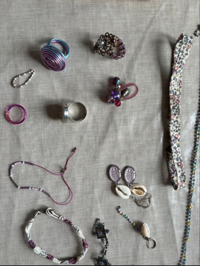 Lot de 18 bijoux fantaisie violet - photo numéro 7