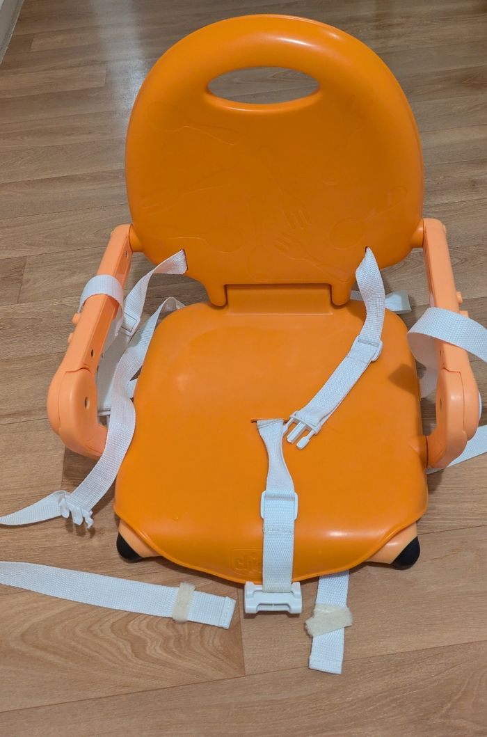 Réhausseur de chaise Pocket snack Chicco - photo numéro 2