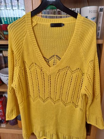 Pull jaune ajouré long  taille XL