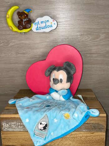 DY173 doudou Mickey disney