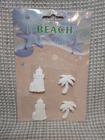 Lot de 4 figurines en résine blanche (2)