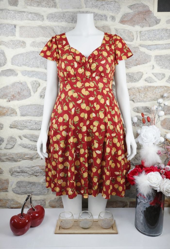 Robe d été lemoncello rétro rouge imprimé citrons Femme taille 52 marque PrettyLittlething 🌺