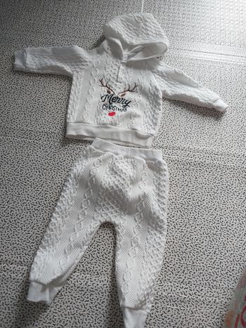 Ensemble Noël bébé 9-12M – Merry Christmas – blanc texturé