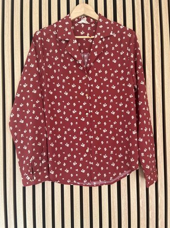 Chemise terracota et fleurs crèmes