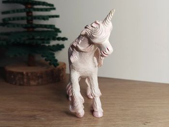 Figurine jeune licorne Papo Animal imaginaire Bayala
