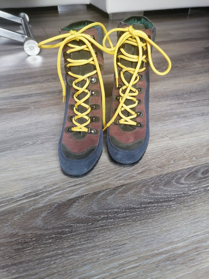 Bottines bleu, noir et bordeaux à talons épais avec lacets jaunes - Taille 39 - Luciano Barachini - photo numéro 10