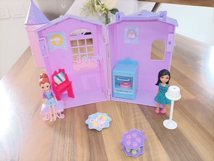 Petit château barbie rose violet avec mobilier et 2 mini barbies - photo numéro 4