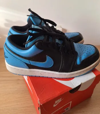 Baskets Nike Air low 1 noires et bleues 40