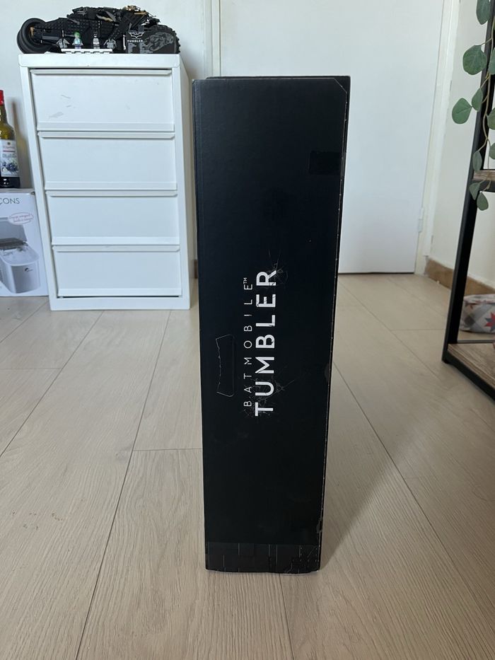 LEGO DC Batman: DC Batman La Batmobile Tumbler (76240) - photo numéro 5