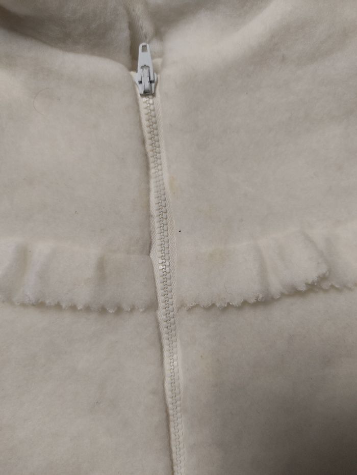 Veste blanche avec capuche 3 / 6 mois - photo numéro 6