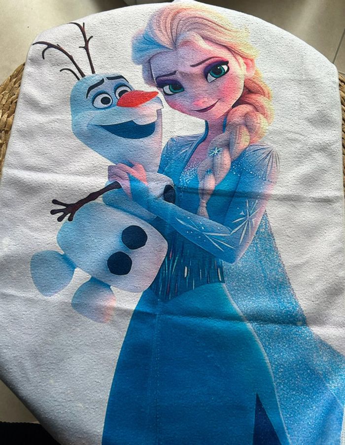 Petite serviette reine des neiges neuve