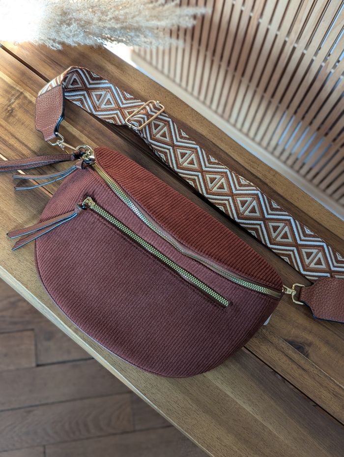 Sac banane effet velours couleur marron chocolat - photo numéro 2