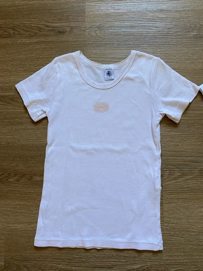 Lot 2 tee shirts sous vêtements Petit Bateau 8 ans - photo numéro 2