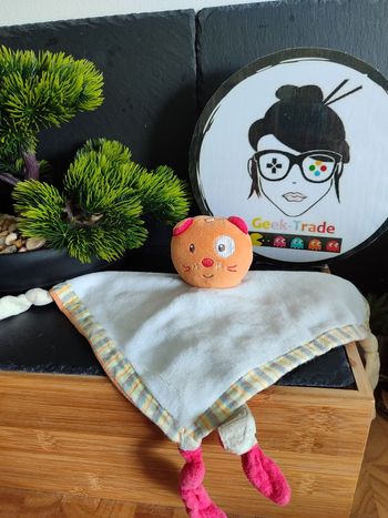 Doudou plat chat orange bleu bébé 9 rouge vert rayé rayure carré plat noeud 3350