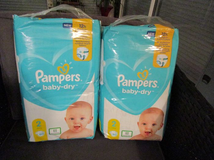 120 couches pampers baby dry dermatest T2,4/8 kgs