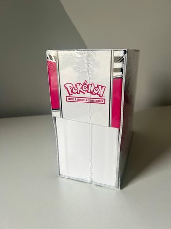 Etb coffret dresseur d’élite flamme blanche ev10.5 cartes Pokémon 