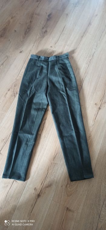 Pantalon gris t. 40