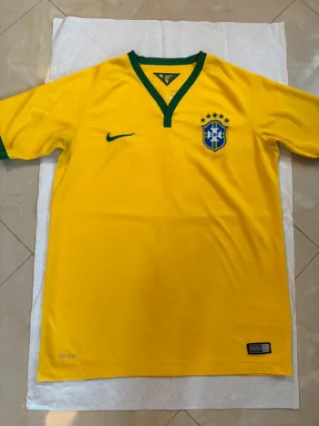Maillot de foot Nike équipe de Brésil taille 13/15 ans authentique