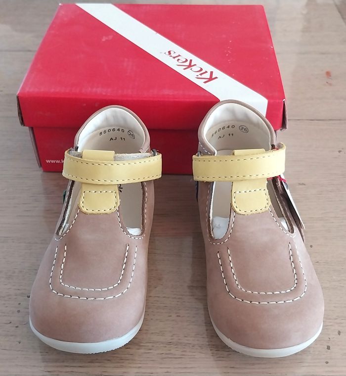 Chaussures enfant pointure 26 neuves - photo numéro 2