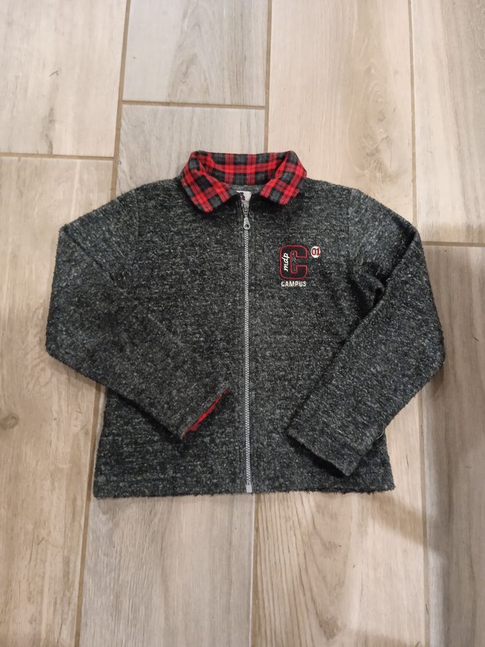 gilet garçon 10 ans gris et rouge