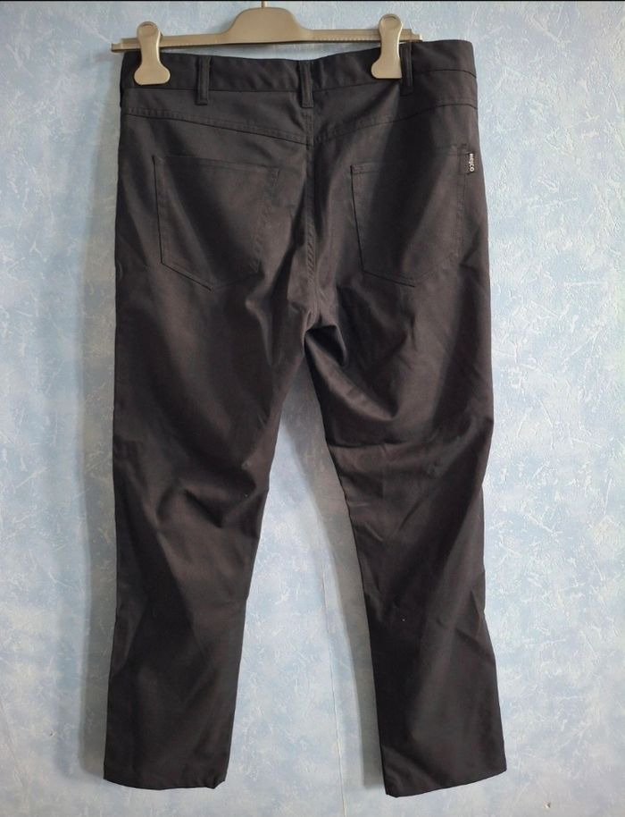 Magnifique pantalon noir ajusté qui mettra vos formes en valeur.  T46 - photo numéro 3