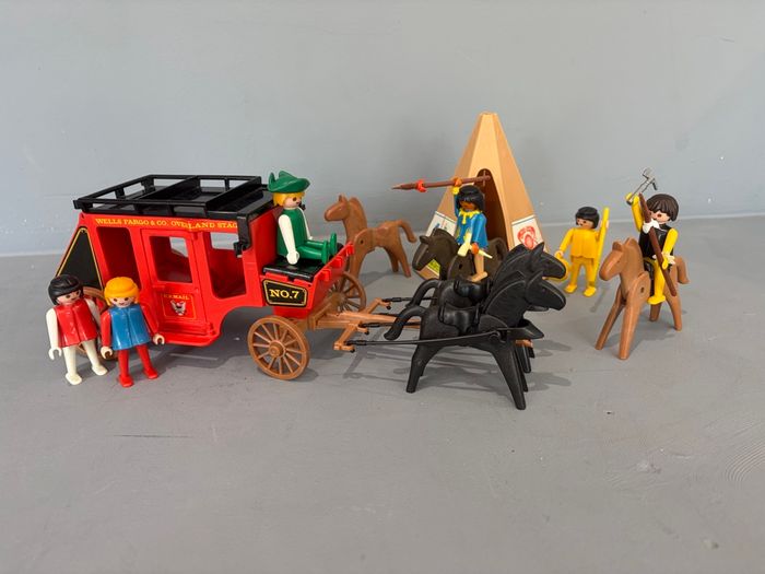 Playmobil western attaque de la diligence rouge Cowboy indien 1 diligence 1 tipi 6 personnages 5 chevaux - photo numéro 2