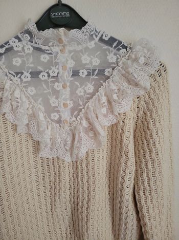 Pull tricot romantique avec volants beige zara