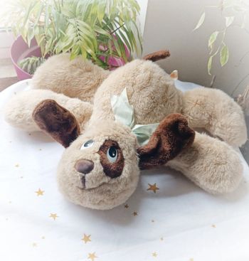 Peluche plush chien dog pound puppy Big grande beige Brown marron crème tâche cuddle allongé couché