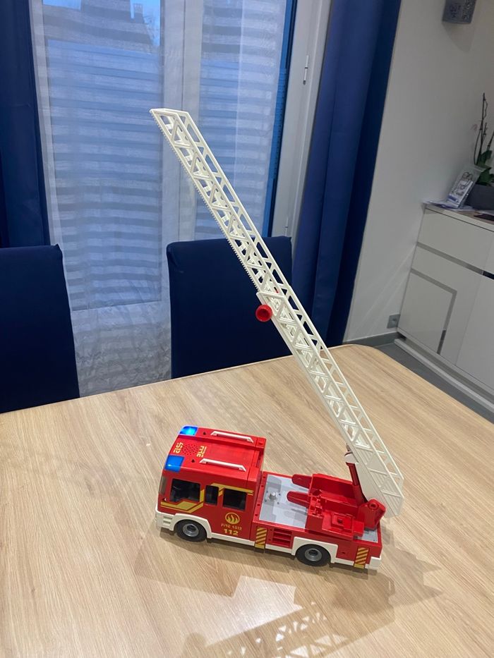 Camion de pompier Playmobil - photo numéro 4