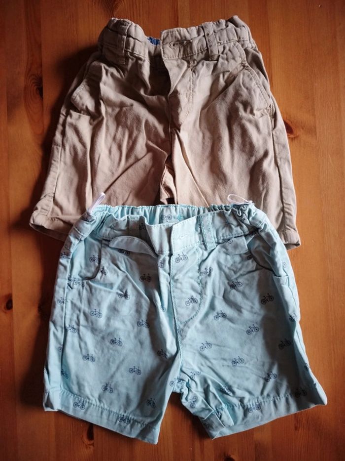 Lot de 2 shorts taille 1 an (12 mois)