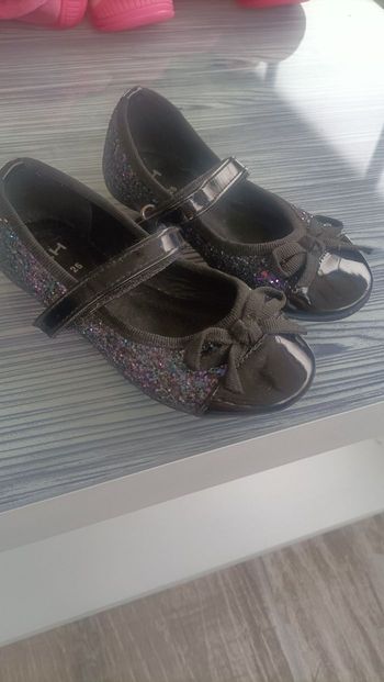 Chaussures fille p25 neuves marque la Halle