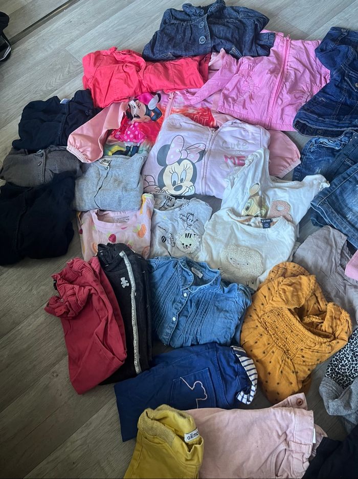 Lot de 48  articles de vêtements fille 24 mois - photo numéro 8