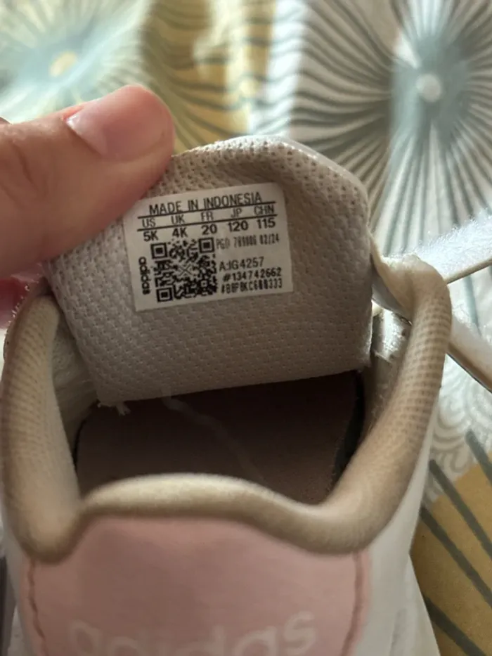 Basket Adidas fille - pointure 20 - photo numéro 2